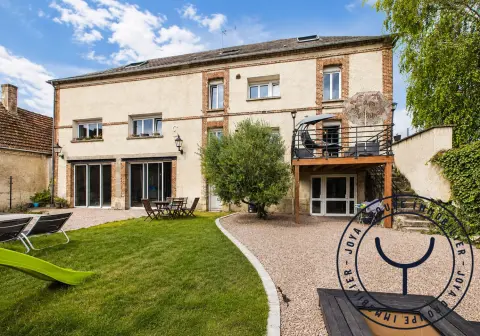 Maison de campagne à Granges-sur-Aube, 291 m²
